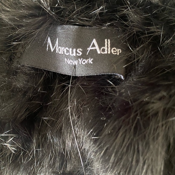 Elegant Marcus Adler Colorblock Rabbit Fur Vest: One-Size Wonder - Picture 3 of 7